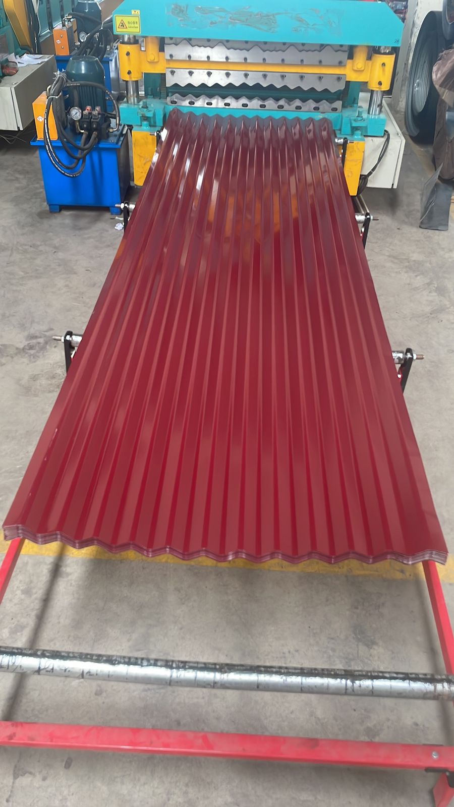 Corrugated profile mabati color coated iron sheet Gauge 30 Gauge 28 glossy 0.83m