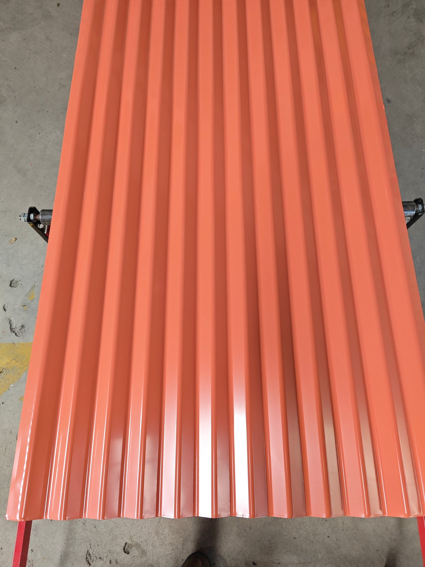 Corrugated profile mabati color coated iron sheet Gauge 30 Gauge 28 glossy 0.83m