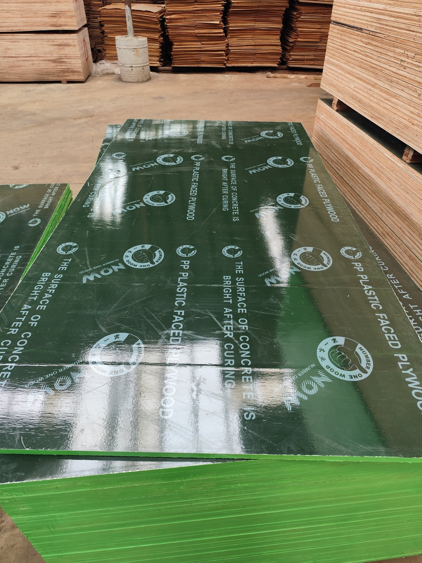 NUMBER ONE Marine board 2440x1220mm 18mm Green color