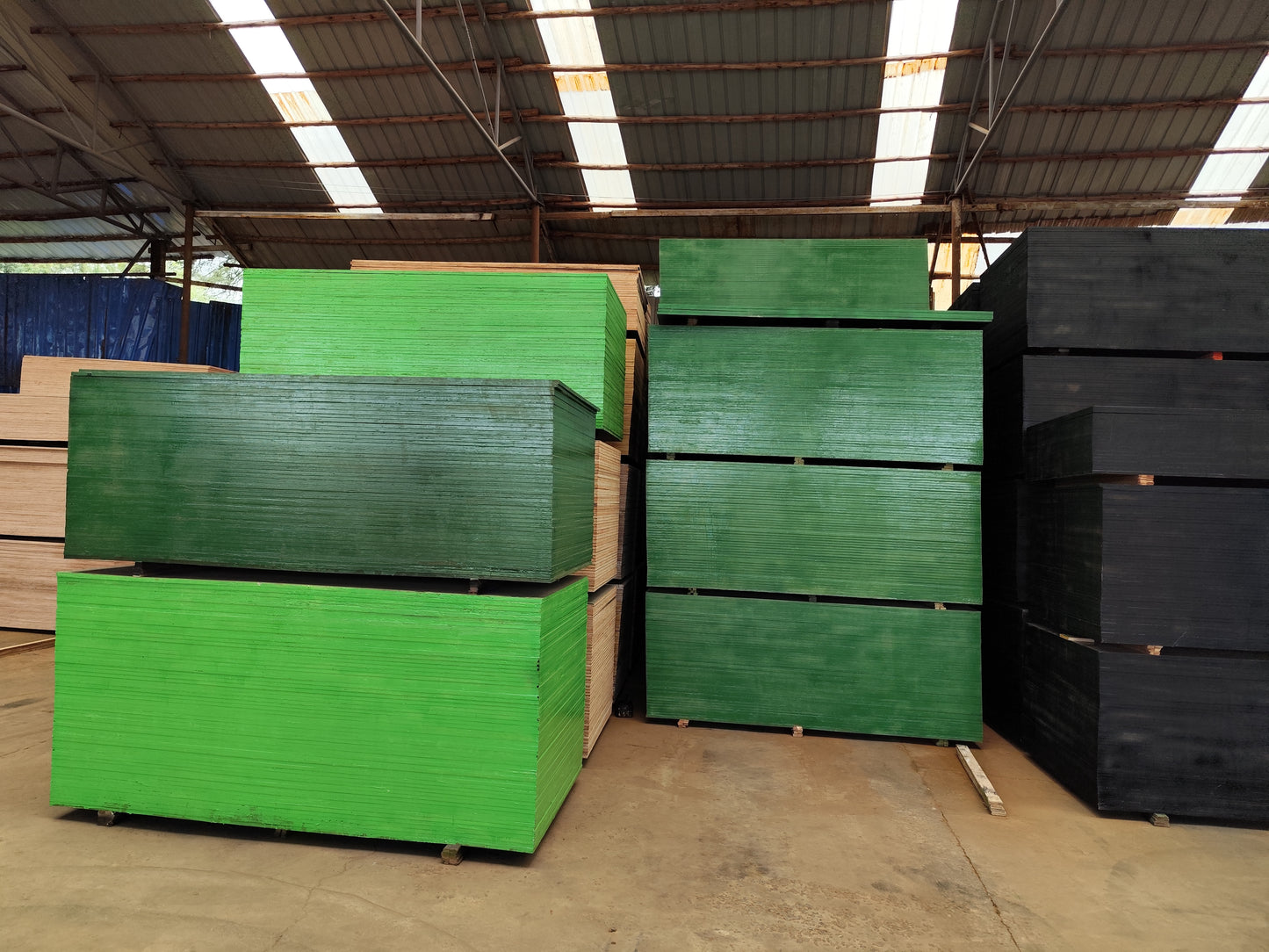 NUMBER ONE Marine board 2440x1220mm 18mm Green color