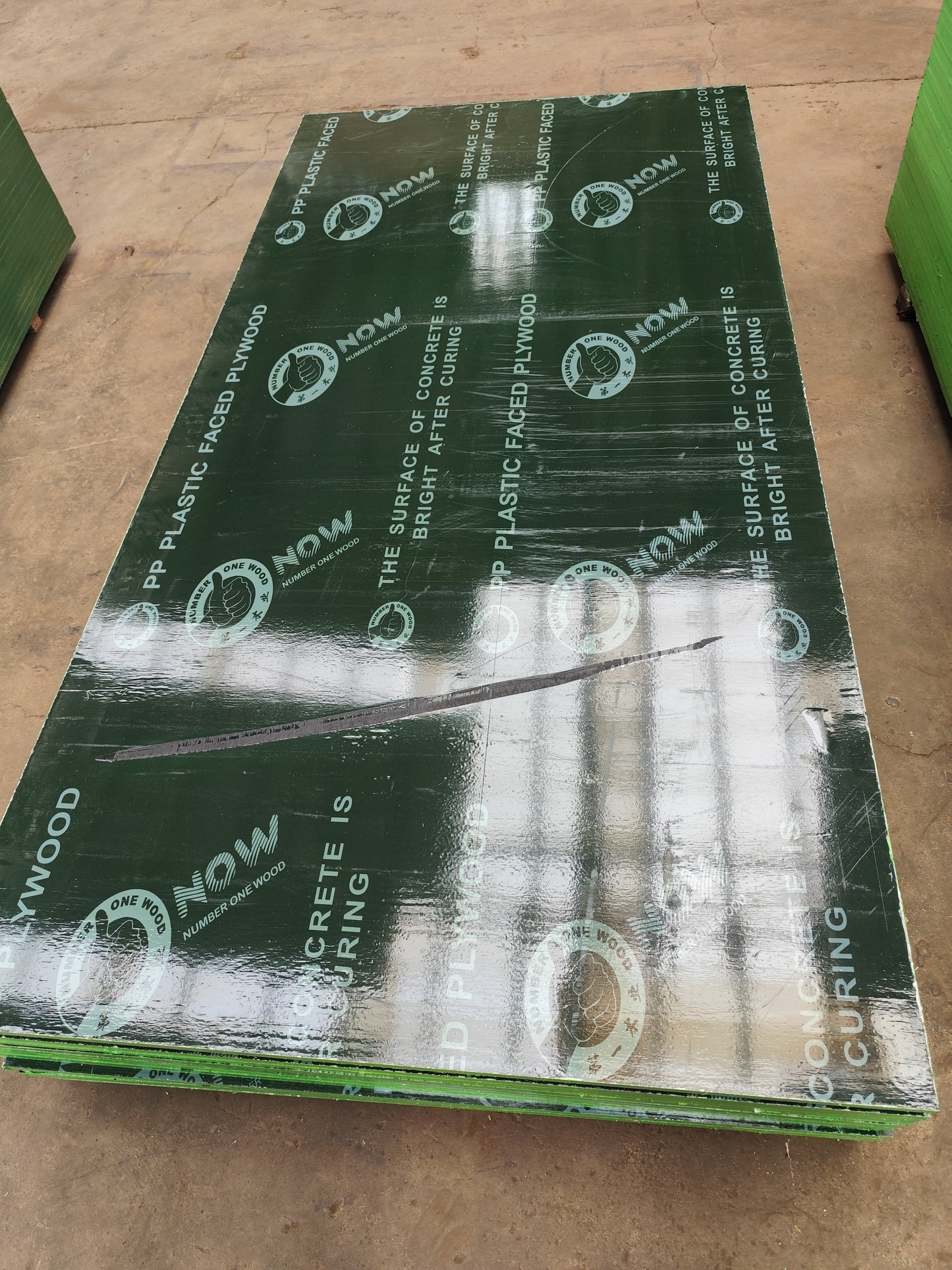 NUMBER ONE Marine board 2440x1220mm 18mm Green color