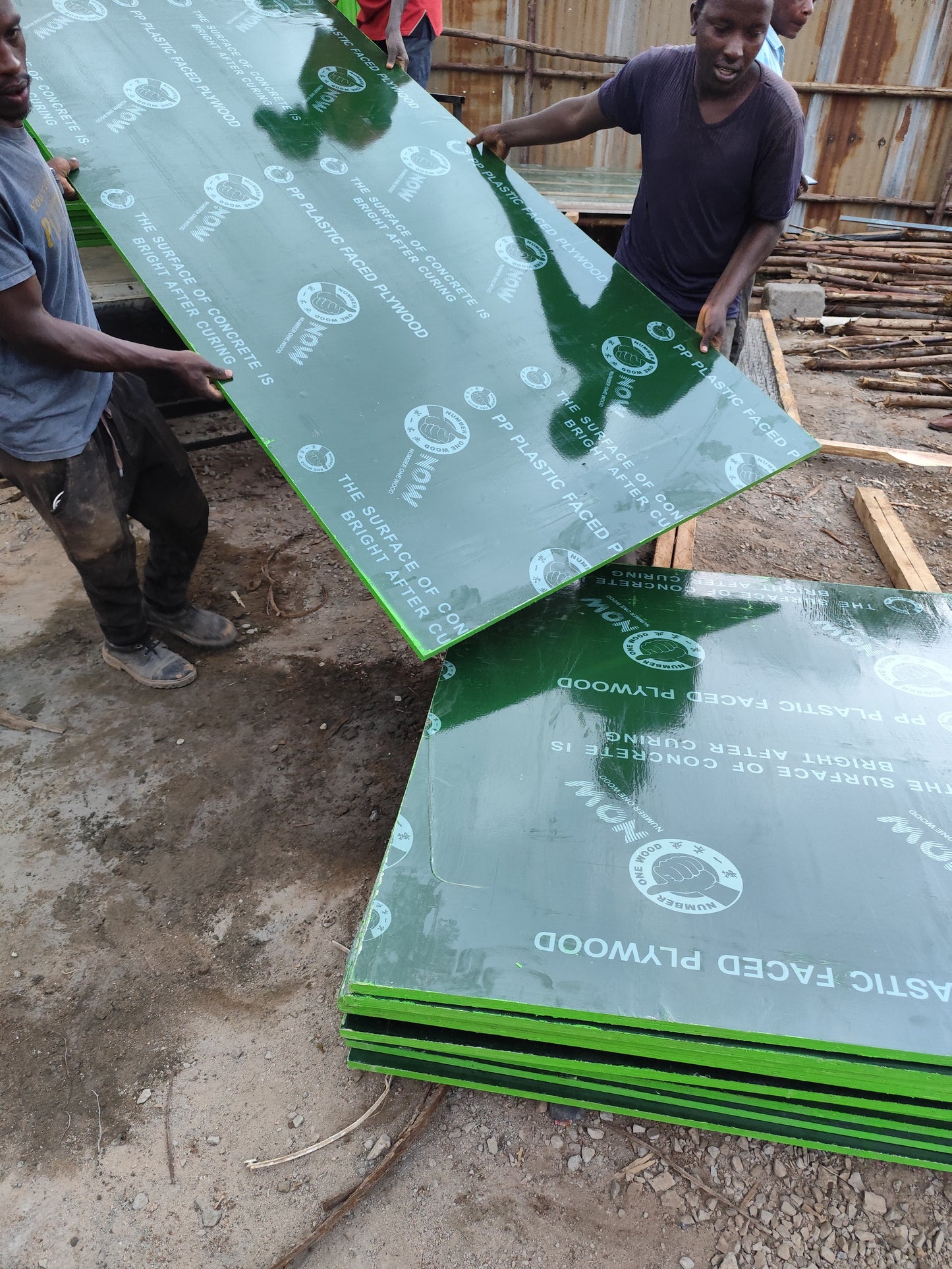 NUMBER ONE Marine board 2440x1220mm 18mm Green color