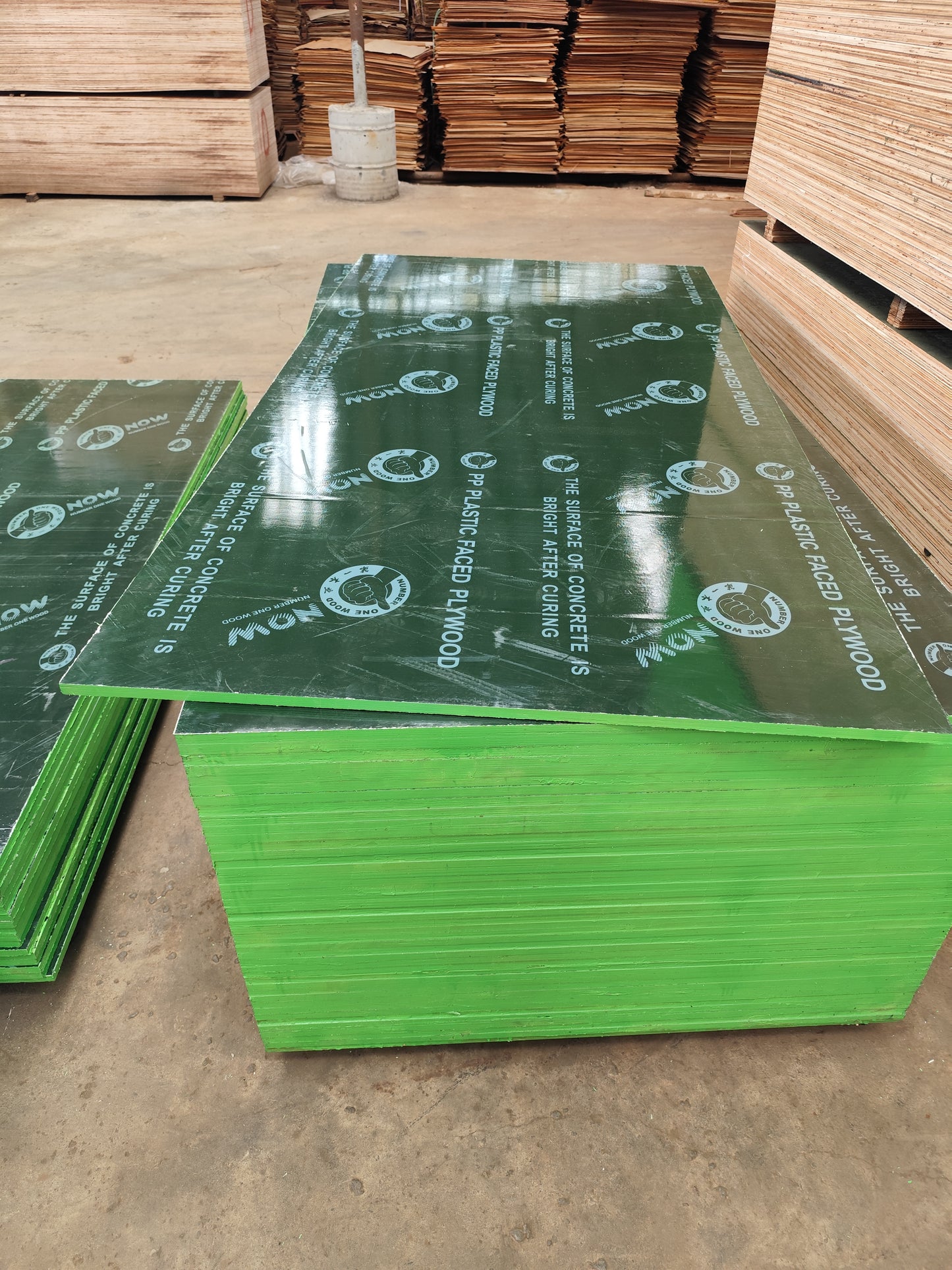 NUMBER ONE Marine board 2440x1220mm 18mm Green color